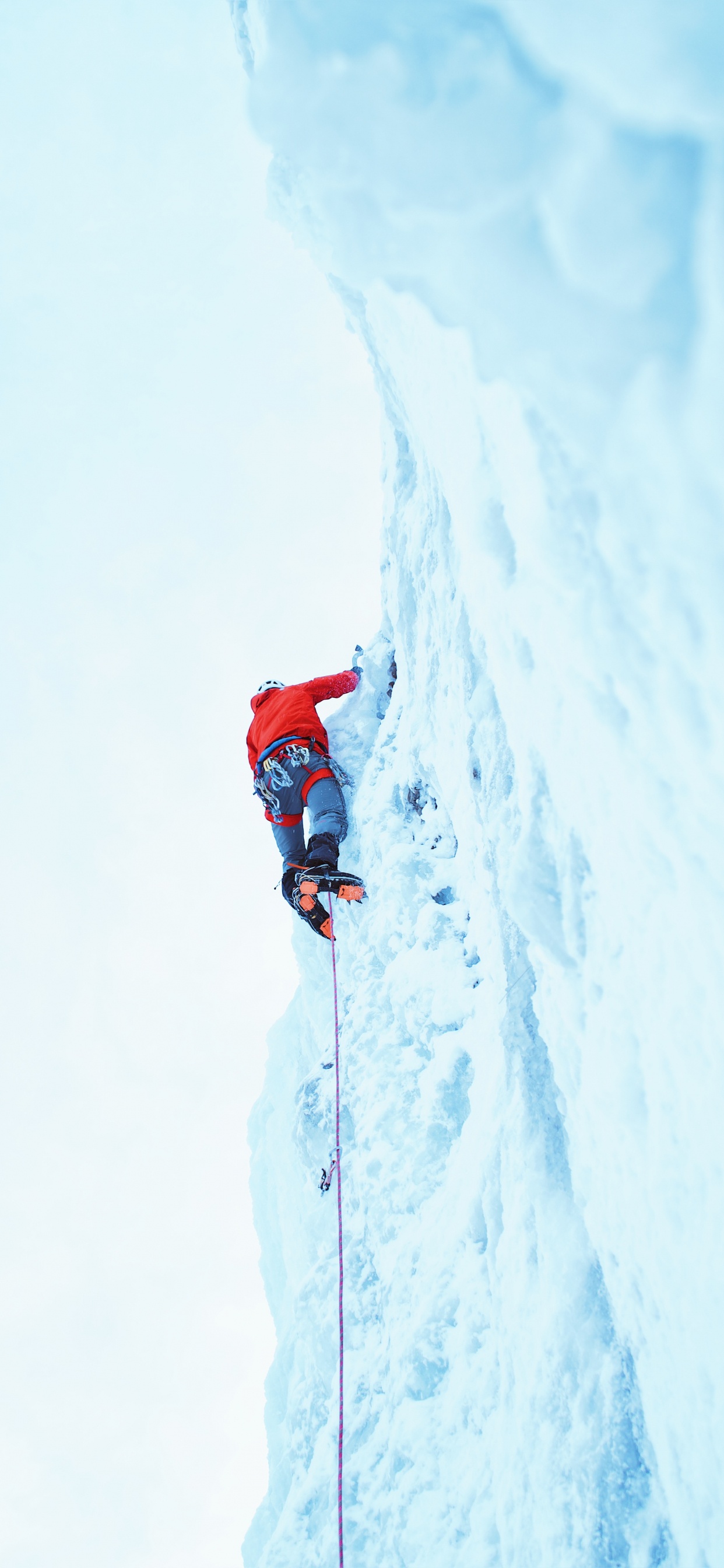 Обои ледолазание, восхождение, альпинизм, экстремальный вид спорта, альпинист в разрешении 1242x2688