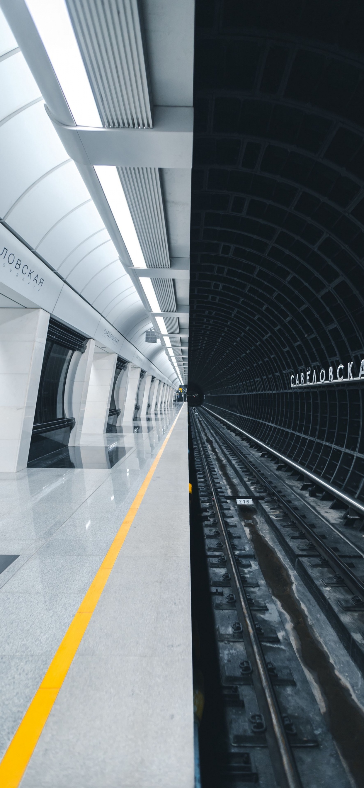 Обои скоростной транспорт, метро последний свет, Metro Exodus, поезд, станция метро в разрешении 1242x2688