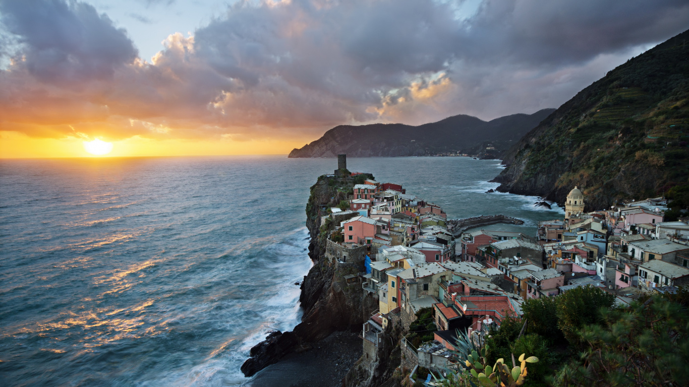 Обои Вернацца, побережье, море, мыс, прибрежные и океанические рельефы в разрешении 1366x768