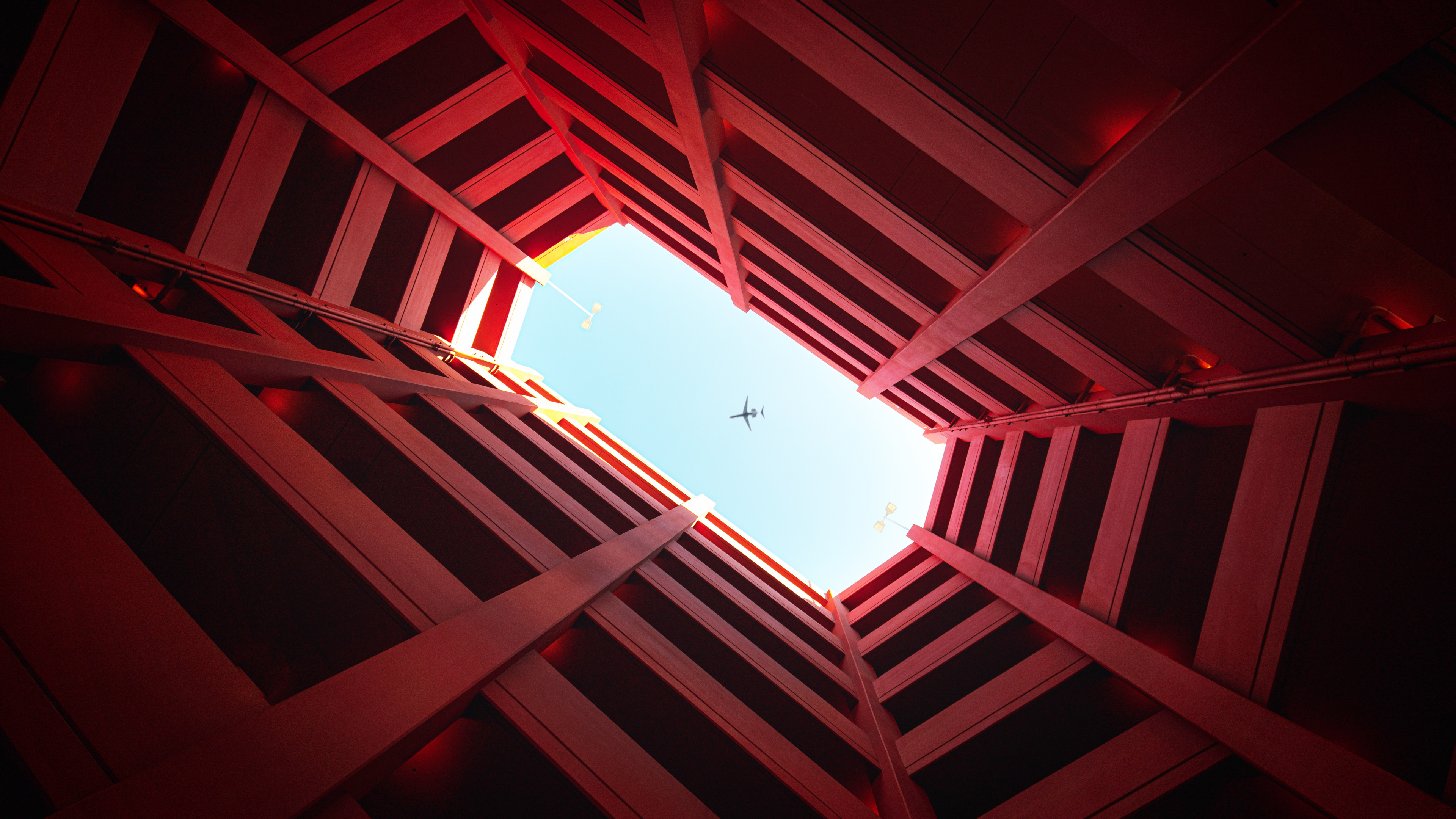 Обои красный цвет, свет, потолок, линия, освещение в разрешении 3840x2160