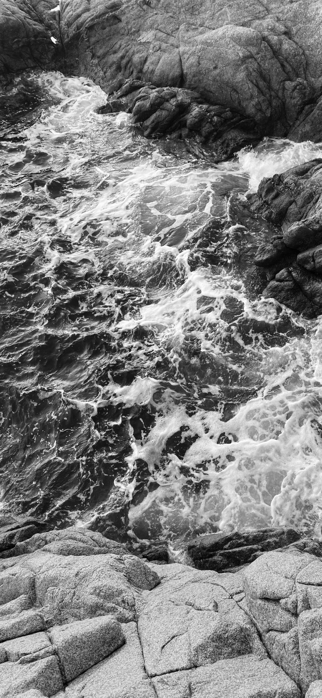 Обои рок, коренная порода, жидкий, водоток, поток в разрешении 1125x2436