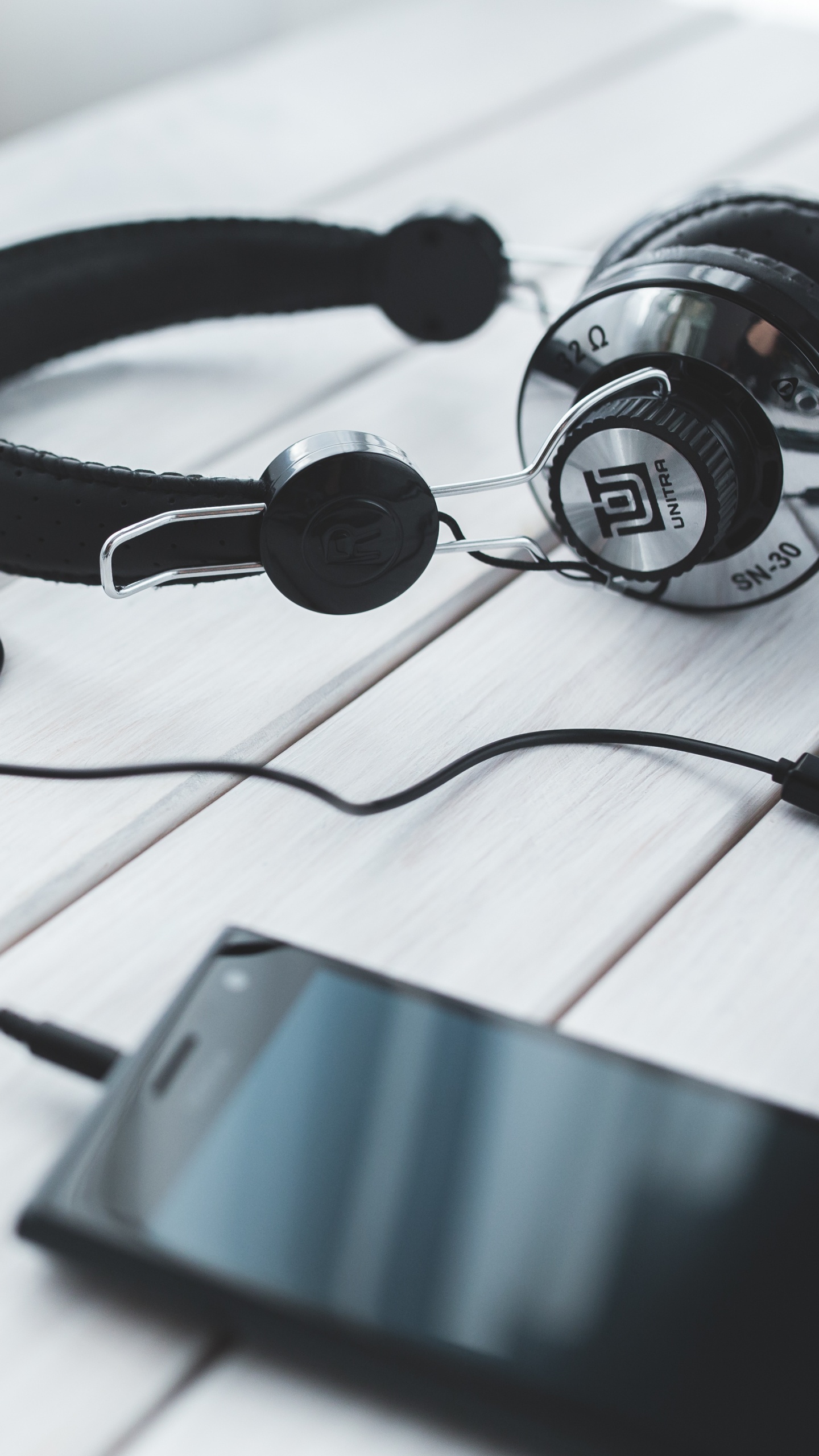 Обои потоковое мультимедиа, спотифай, наушники, гаджет, звуковое оборудование в разрешении 1440x2560