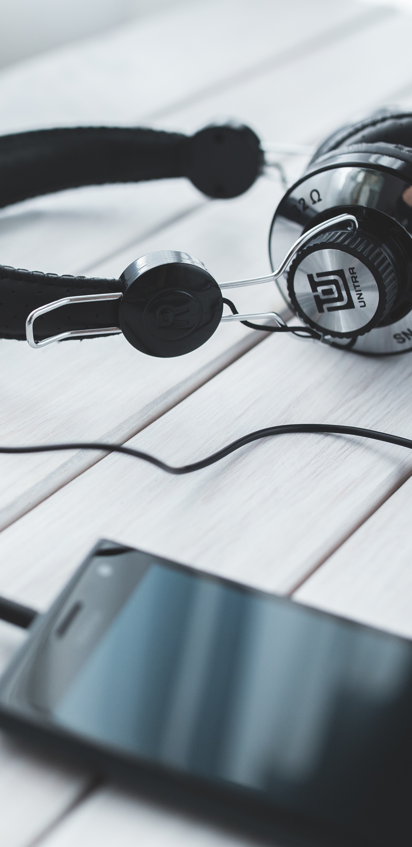 Обои потоковое мультимедиа, спотифай, наушники, гаджет, звуковое оборудование в разрешении 1440x2960