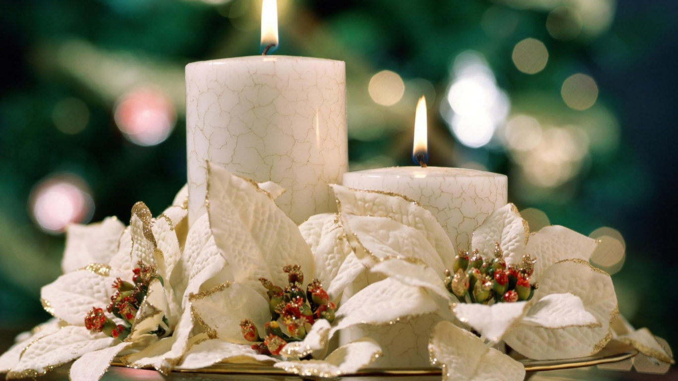 Обои Рождественский день, свеча, Рождественские украшения, пуансеттия, праздник в разрешении 1366x768