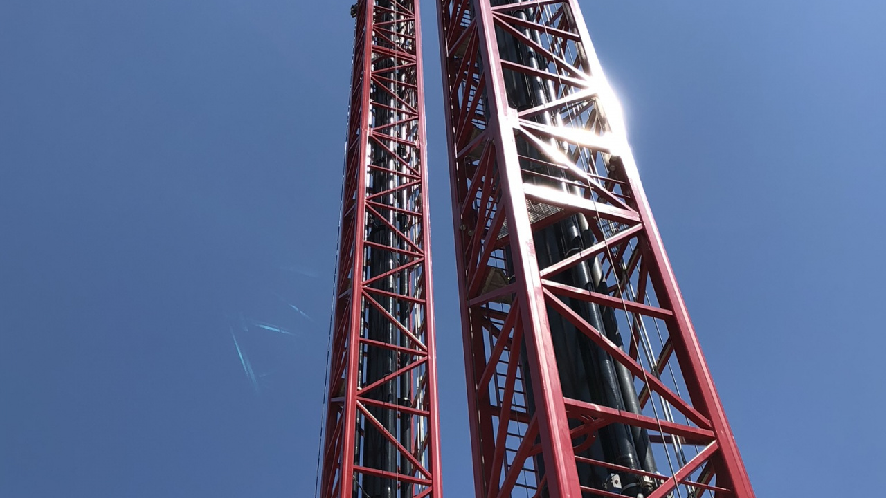 Обои ориентир, достопримечательность, смотровая башня, синий, красный цвет в разрешении 1280x720