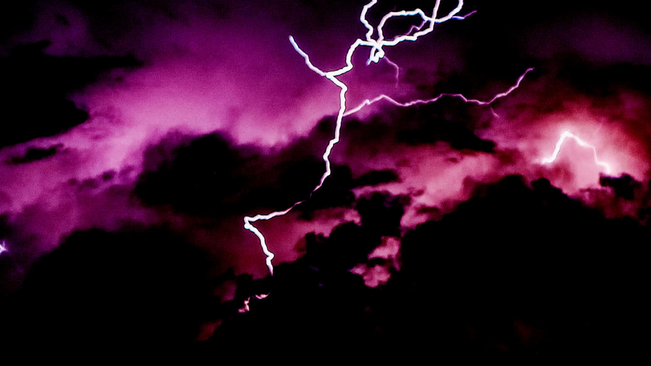 Обои темнота, веб-плеер, гром, молния, атмосфера в разрешении 1280x720