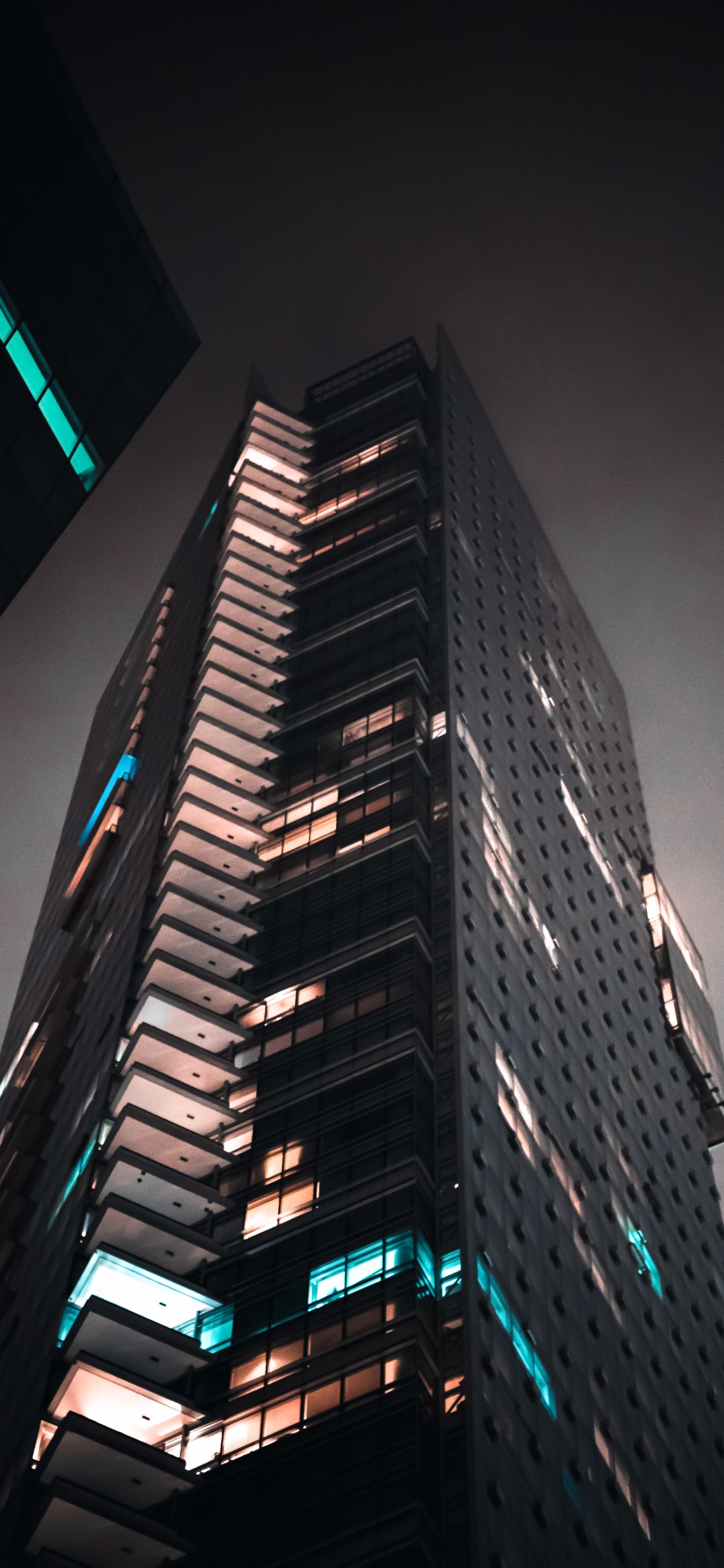 Обои небоскреб, пух, высотное здание, архитектура, за горизонтом в разрешении 1125x2436