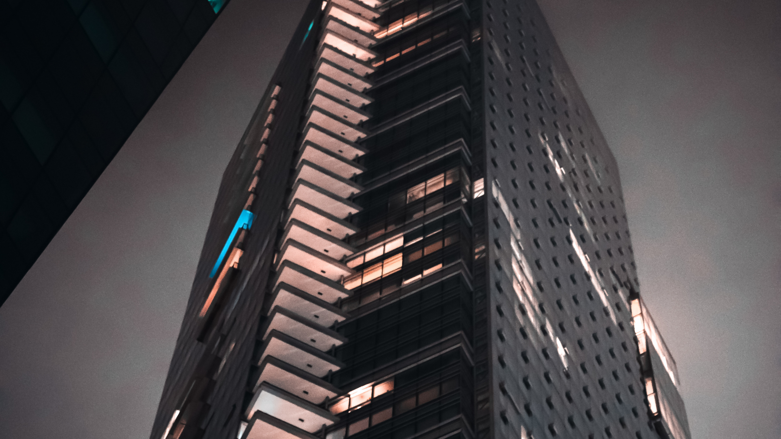 Обои небоскреб, пух, высотное здание, архитектура, за горизонтом в разрешении 2560x1440