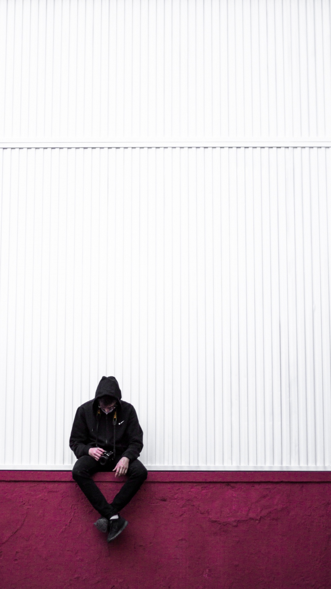 Обои плечо, красный цвет, стыд, белые, черный в разрешении 1080x1920