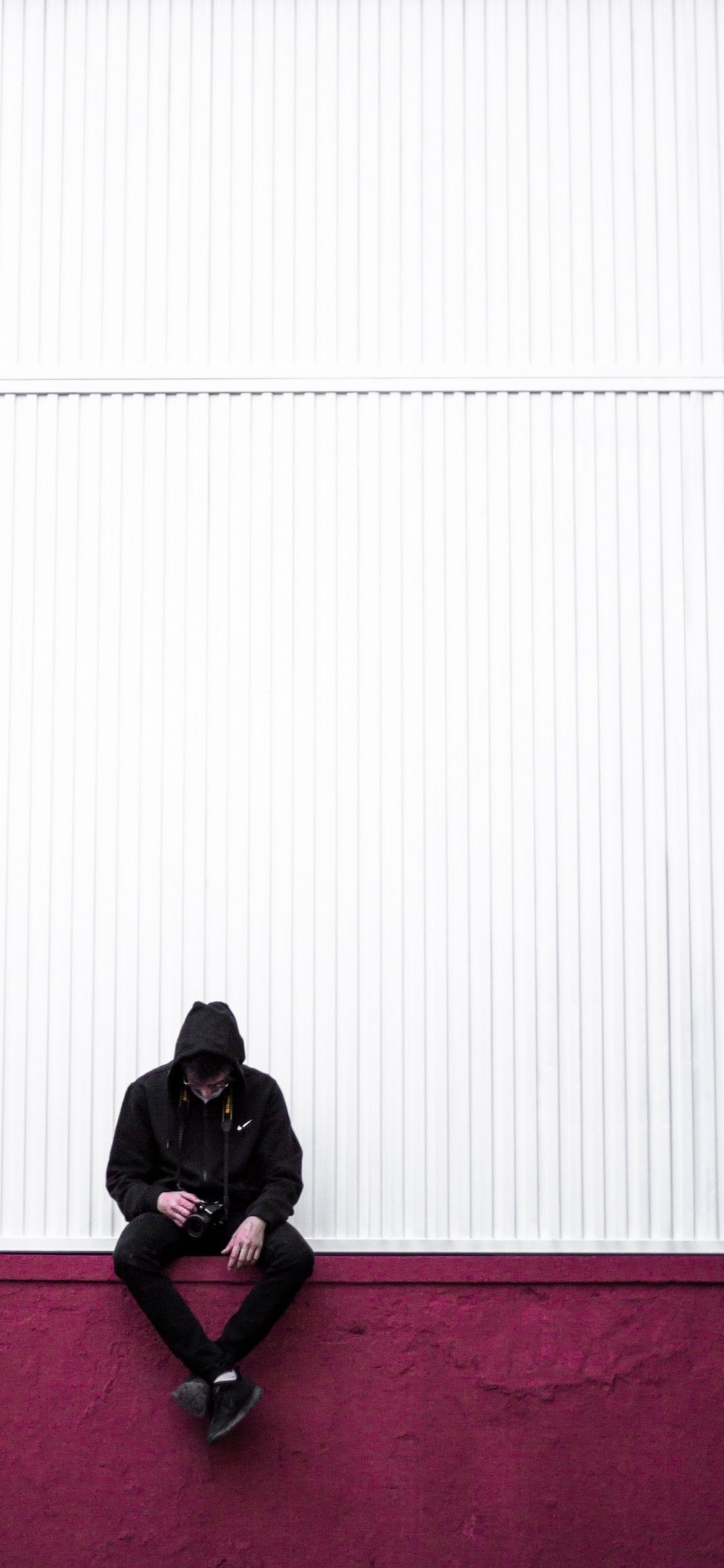 Обои плечо, красный цвет, стыд, белые, черный в разрешении 1125x2436