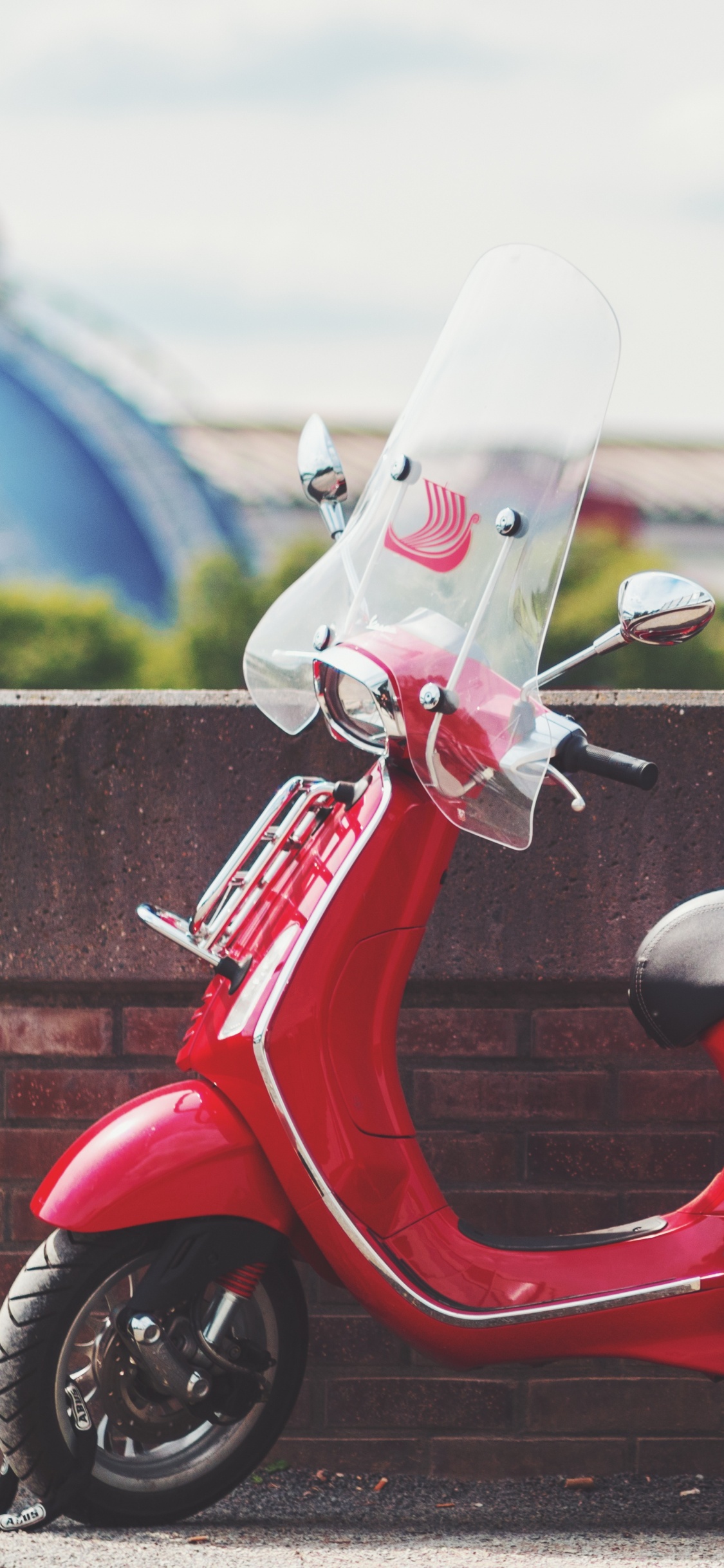 Обои Скутер, мопед, Моторизованный самокат, мотоцикл, Самокат в разрешении 1125x2436