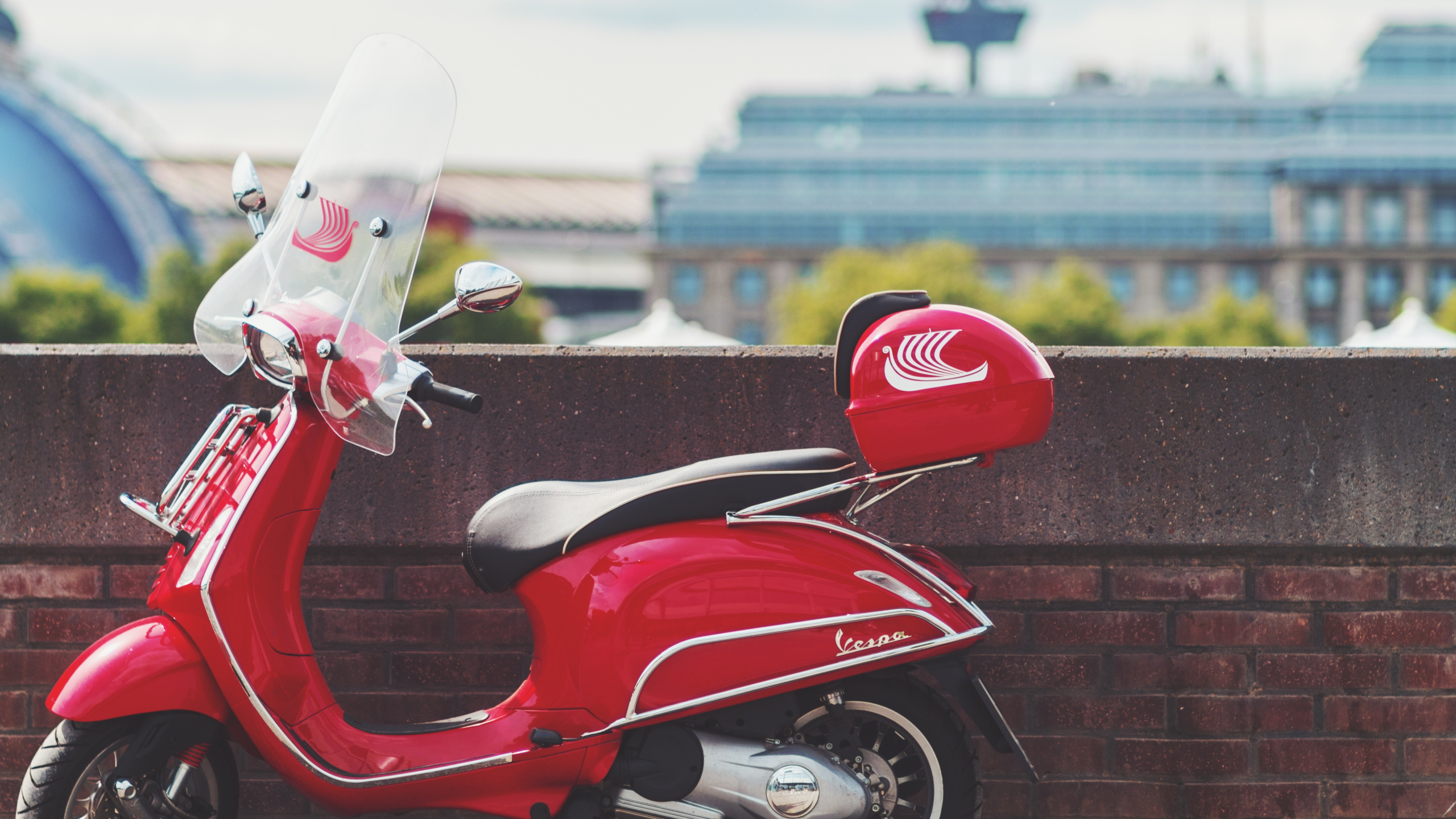 Обои Скутер, мопед, Моторизованный самокат, мотоцикл, Самокат в разрешении 2560x1440