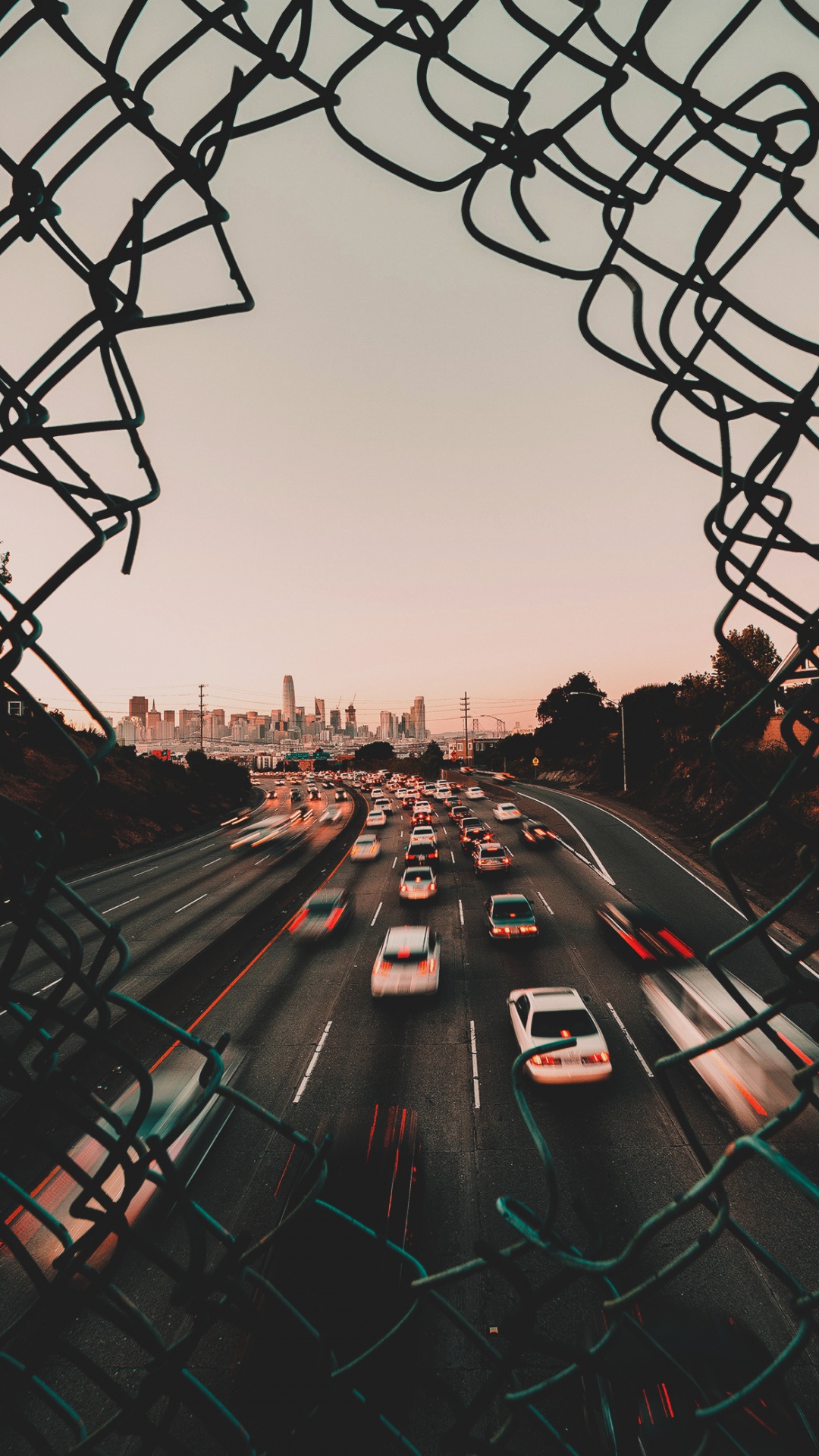 Обои легковые автомобили, колесо, шина, инфраструктура, автомобильное освещение в разрешении 1080x1920