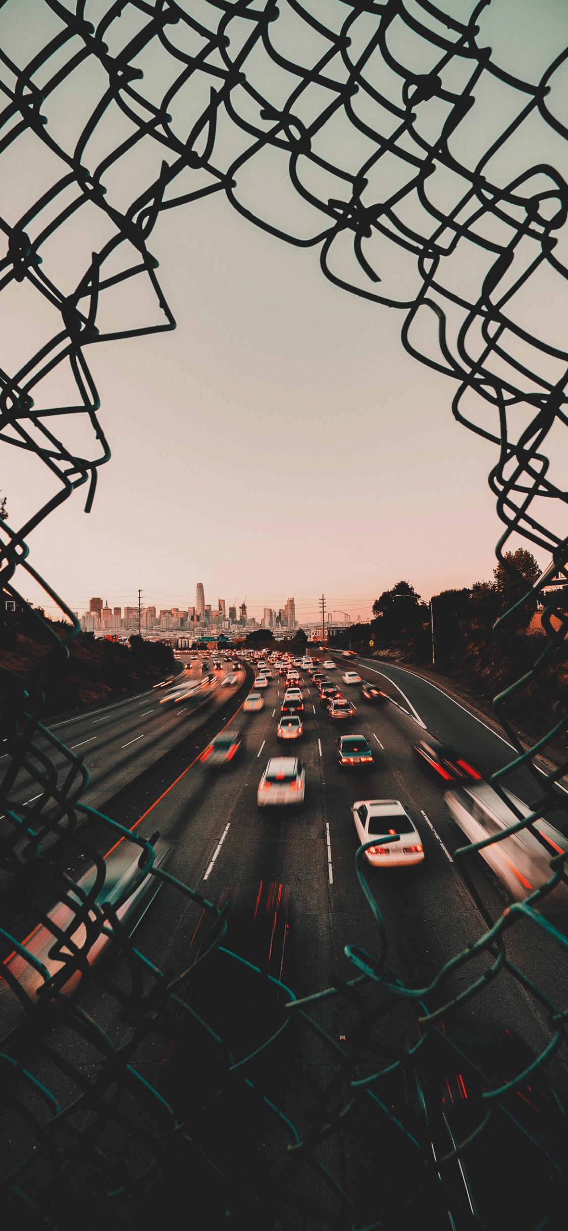 Обои легковые автомобили, колесо, шина, инфраструктура, автомобильное освещение в разрешении 1125x2436