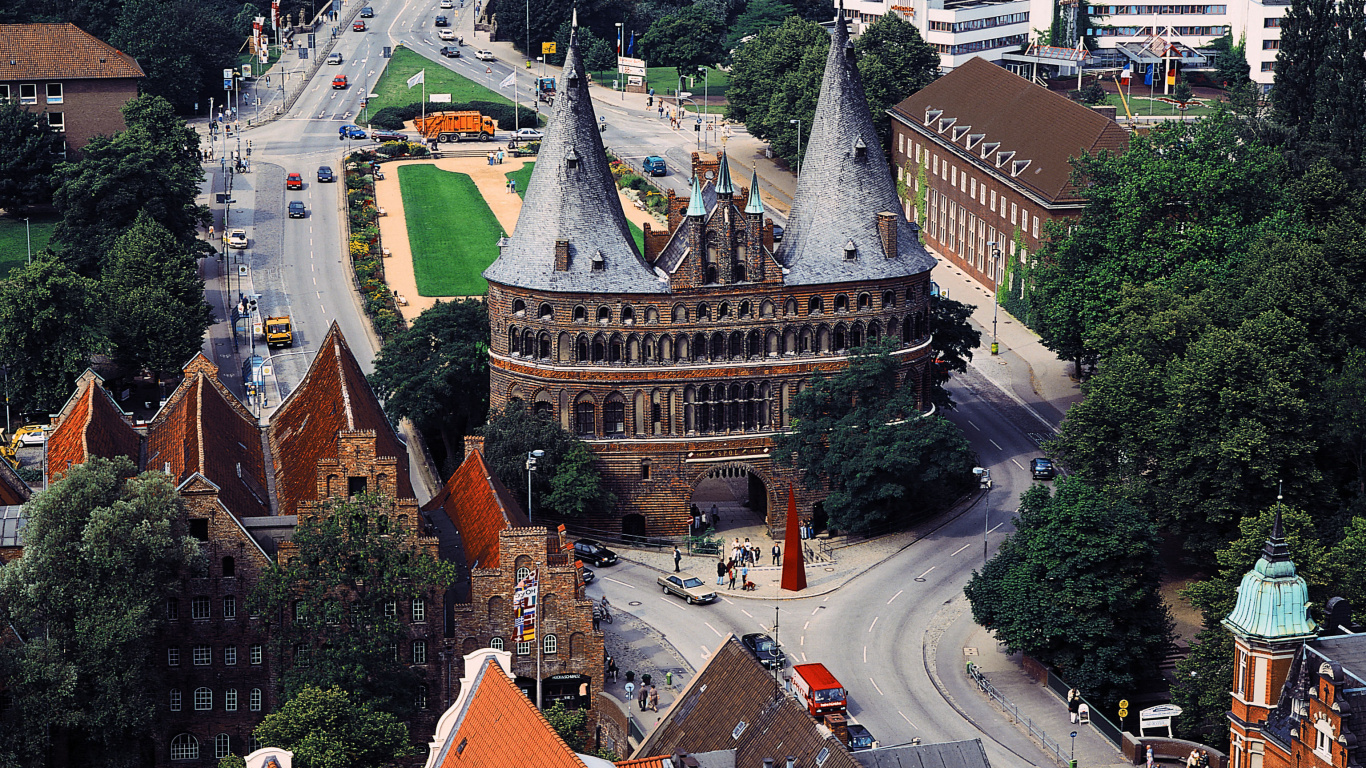 Обои туризм, здание, городок, храм, город в разрешении 1366x768