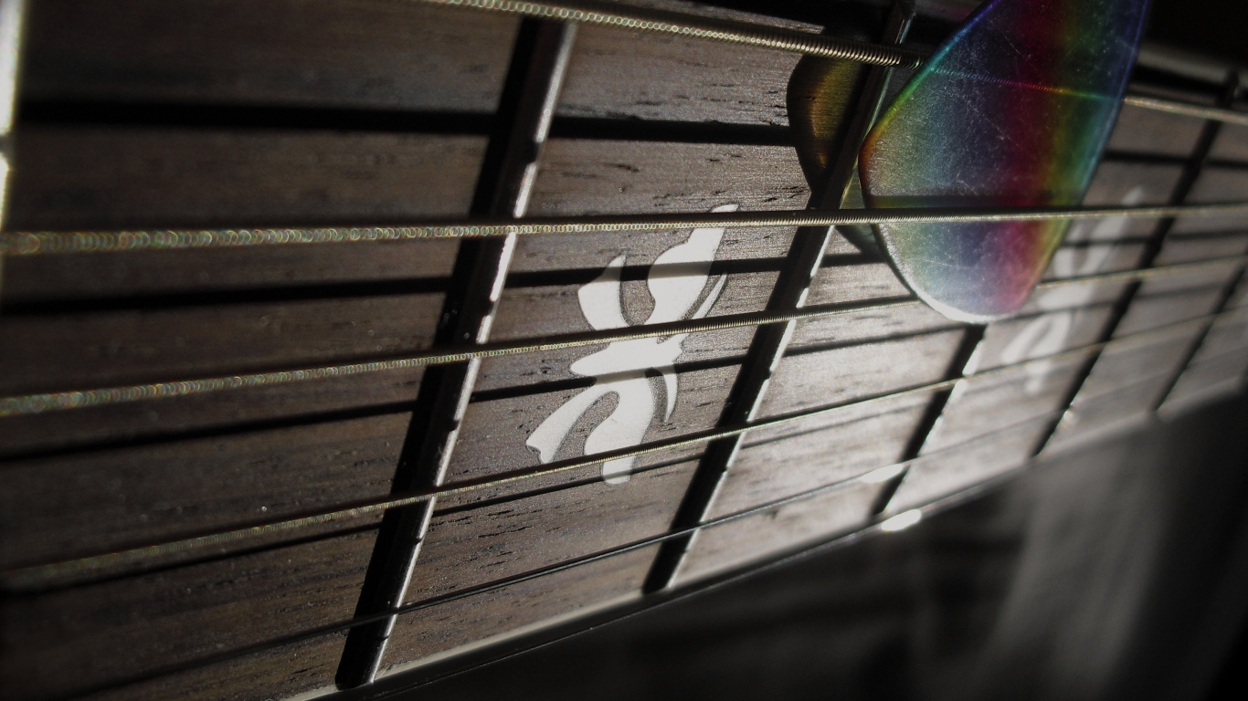 Обои гитара, лад, строка, свет, линия в разрешении 1366x768