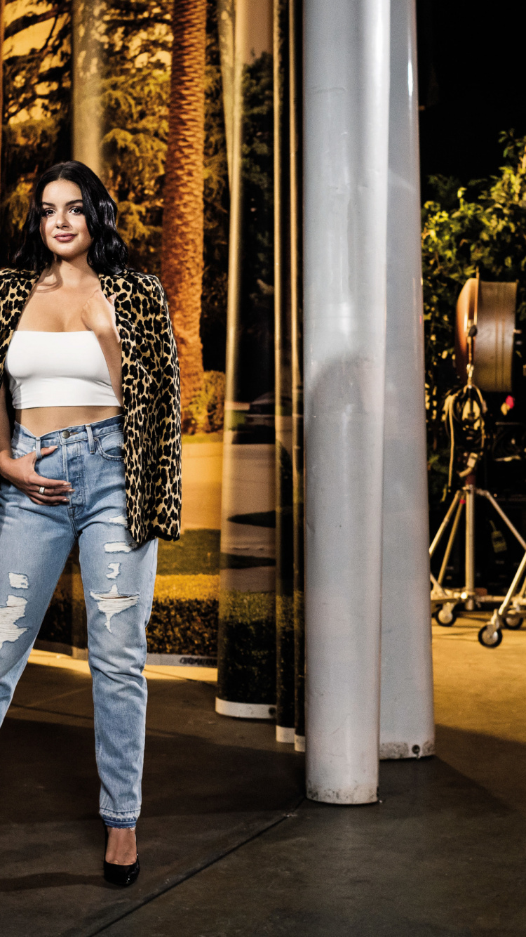 Обои Ариэль Винтер мать, Ариэль Зимы, современная семья, Алекс Данфи, Апельсин в разрешении 750x1334