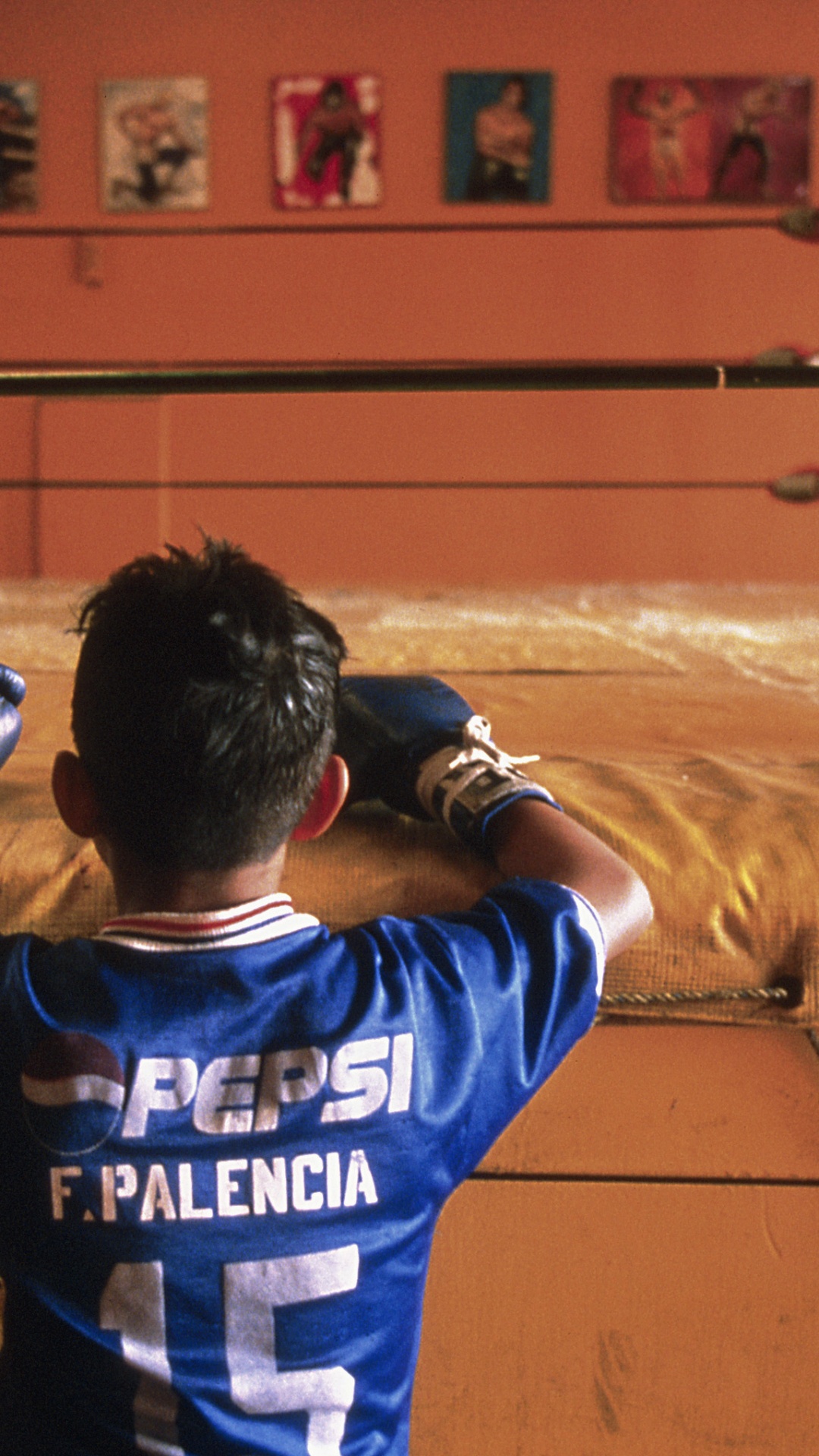 Обои занятие спортом, бокс, боксерская перчатка, спортивные объекты, забава в разрешении 1080x1920