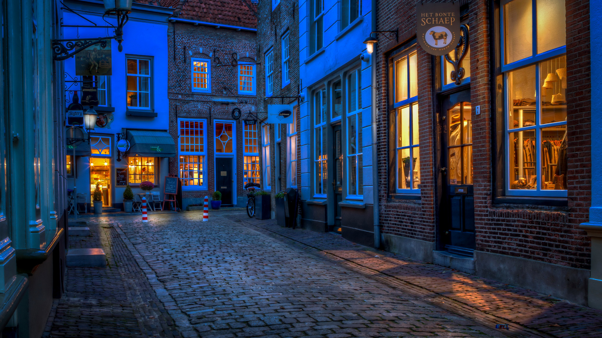 Обои синий, городок, улица, ночь, инфраструктура в разрешении 1920x1080