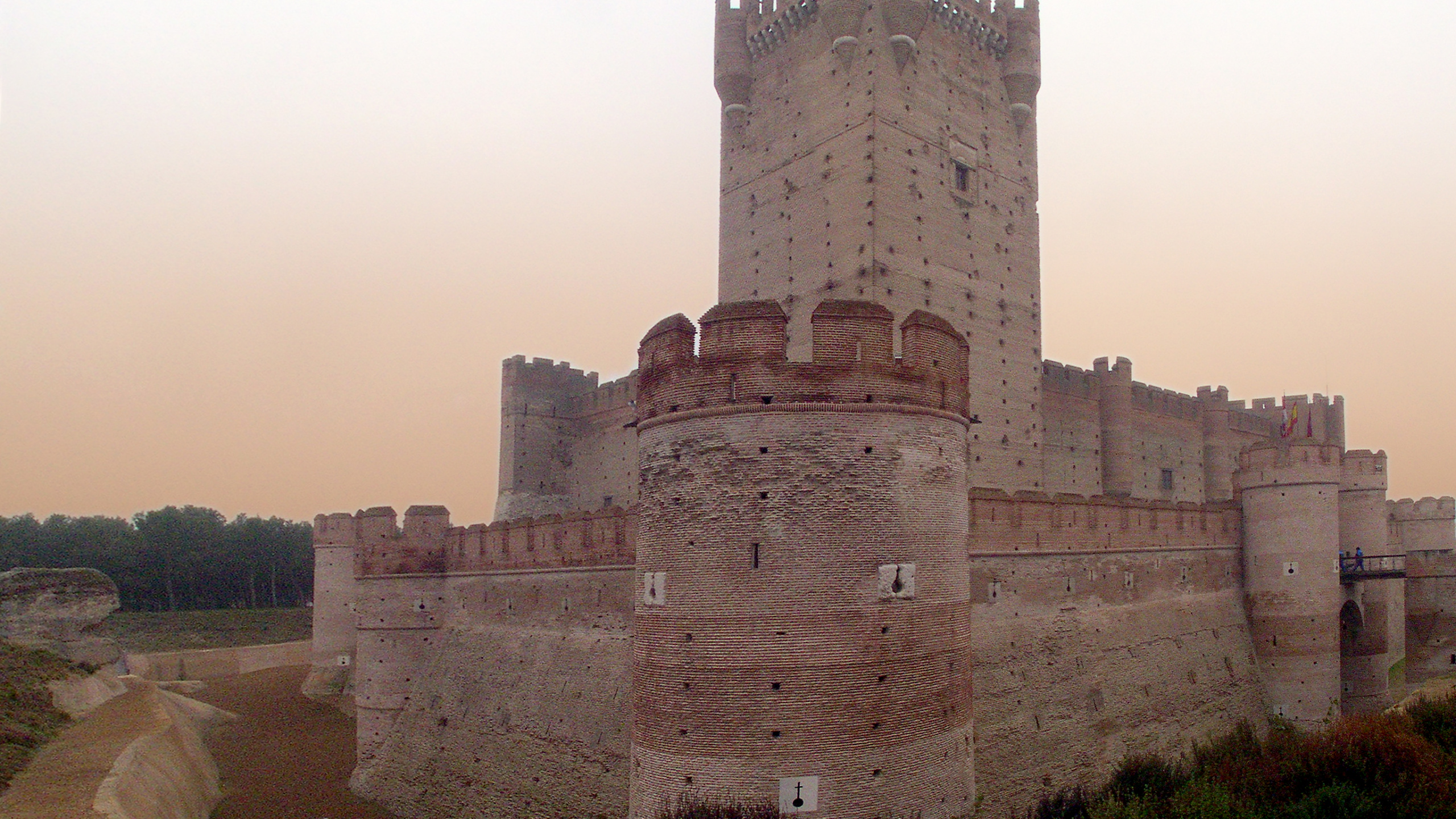 Обои замок, Эдинбургский Замок, Национальных памятников Испании, фортификация, стена в разрешении 2560x1440