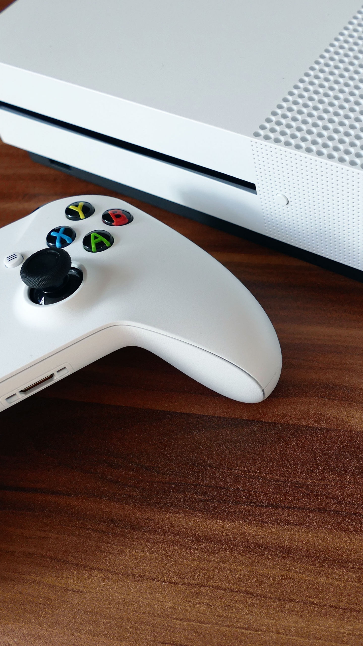 Обои Microsoft Xbox One S, гаджет, электронное устройство, технологии, игровой контроллер в разрешении 1440x2560