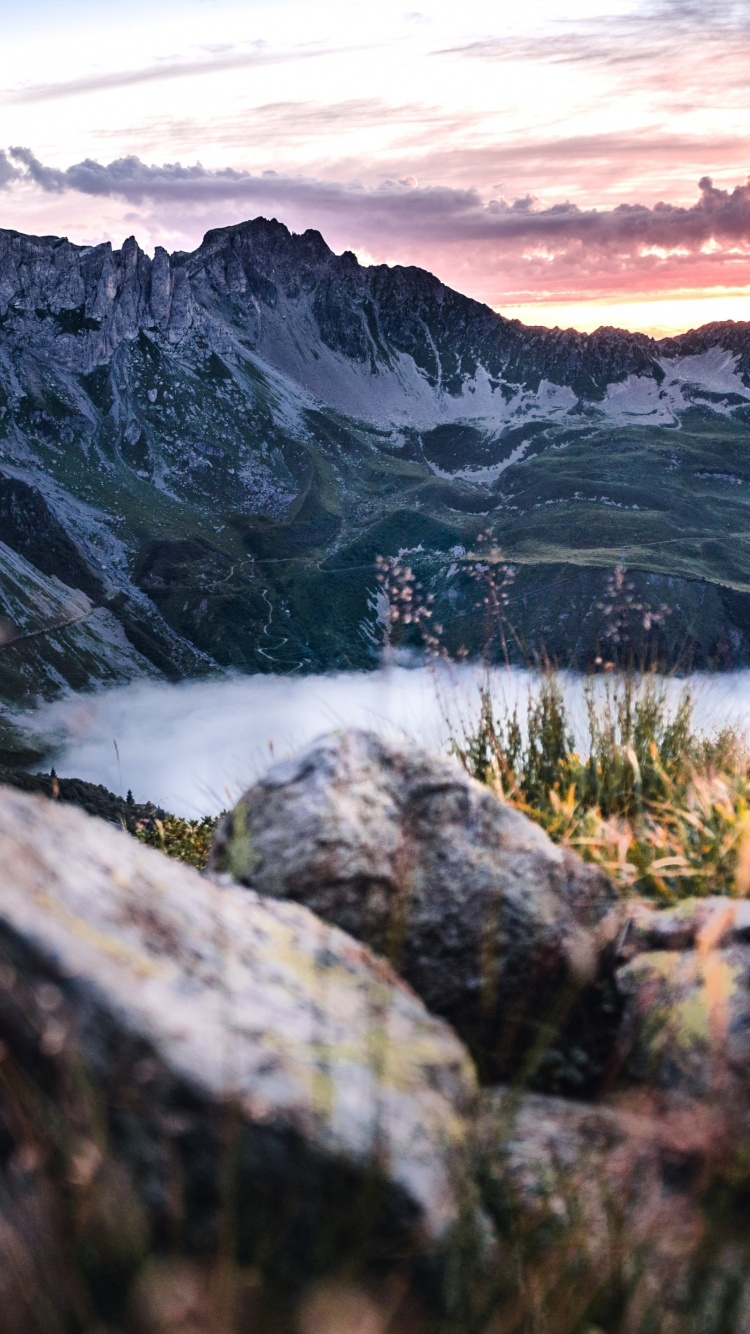 Обои облако, растение, гора, природный ландшафт, нагорье в разрешении 750x1334