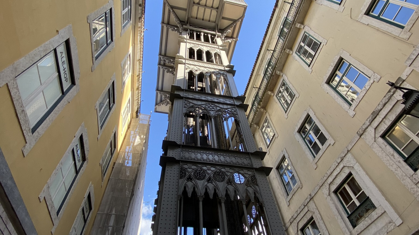 Обои ориентир, архитектура, фасад, инфраструктура, квартира в разрешении 1366x768