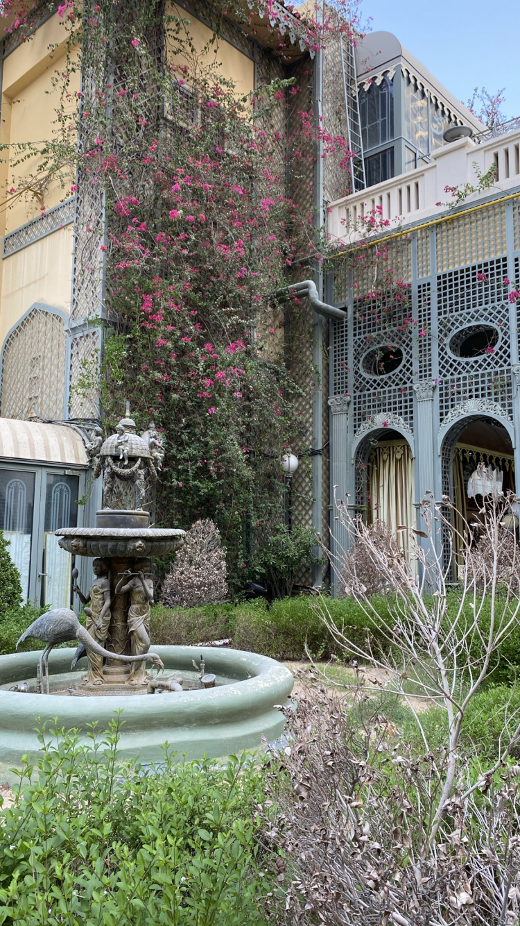 Обои двор, недвижимость, фонтан, водные элементы, сад в разрешении 750x1334