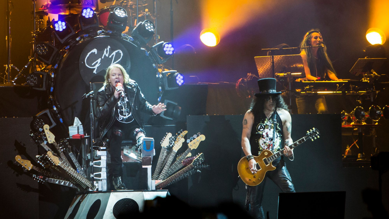 Обои этап, рокконцерт, гитара, Not in This Lifetime Tour, Guns N Roses в разрешении 1366x768