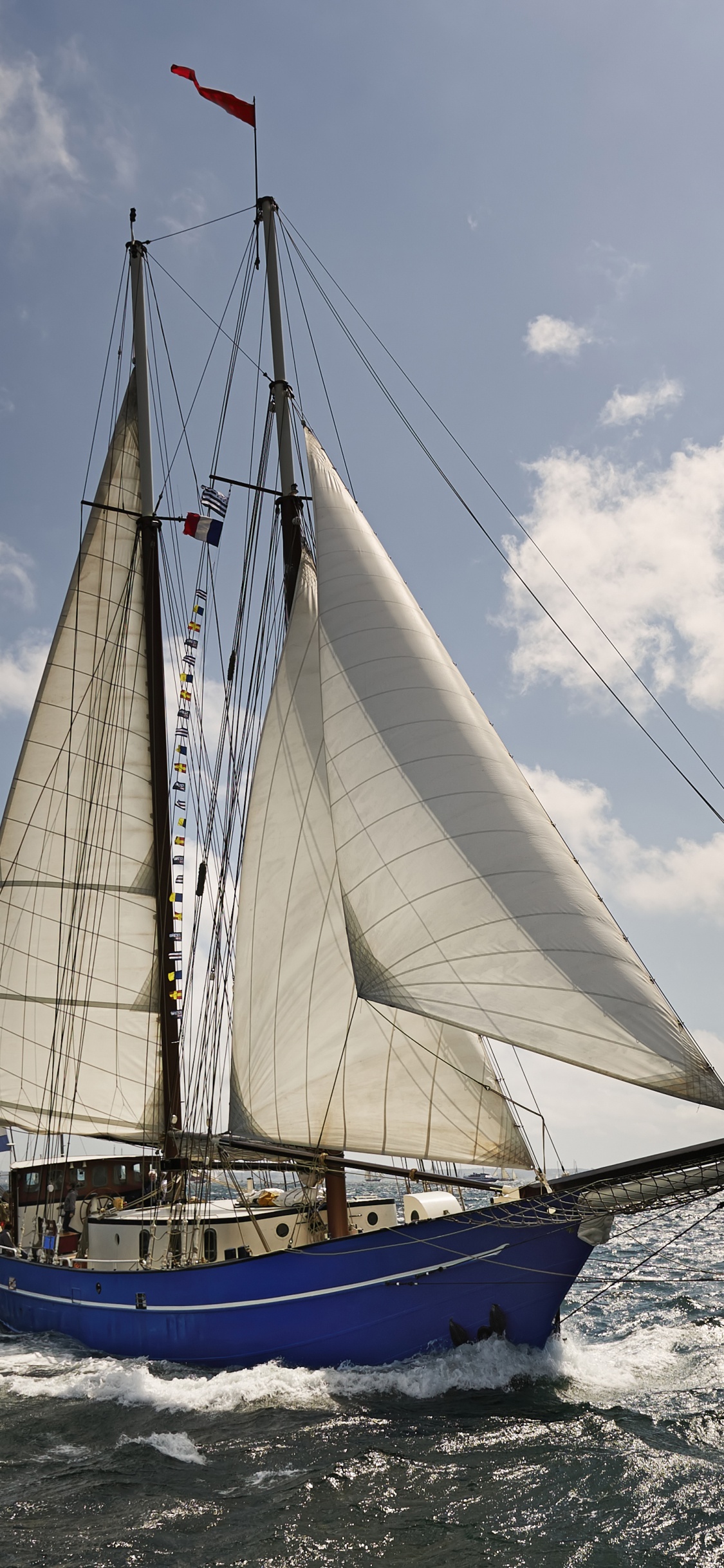 Обои яхта, перевозка воды, мореплавание, парусник, лодка в разрешении 1125x2436