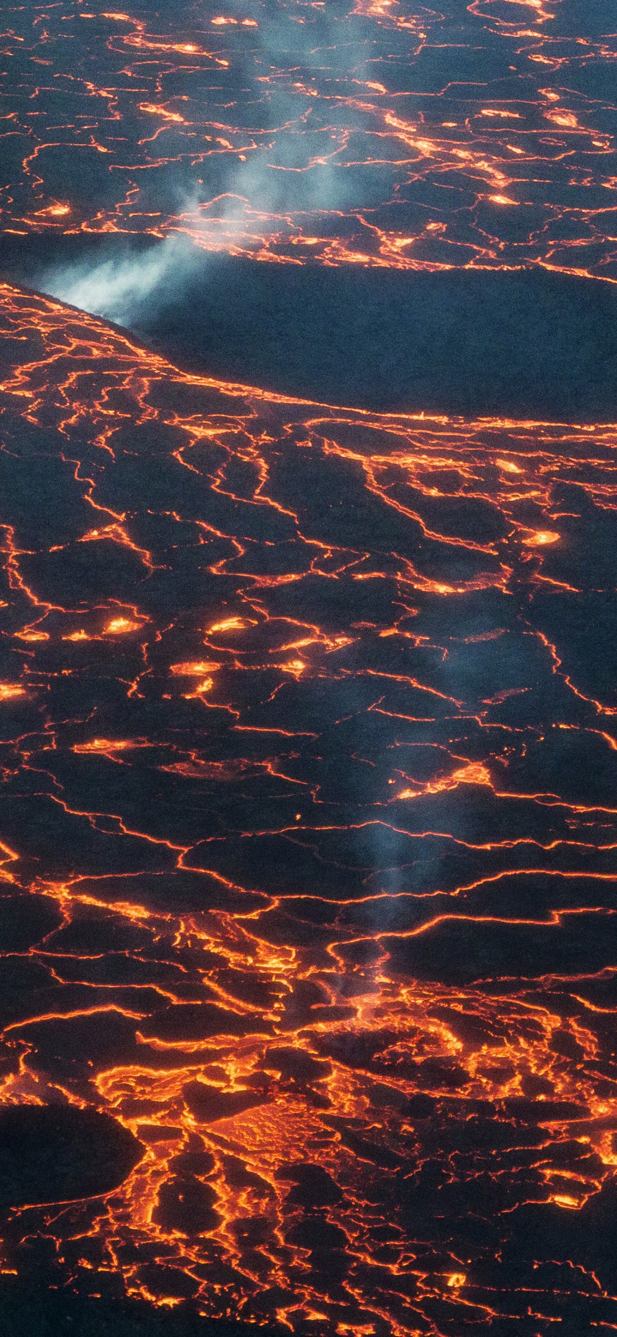 Обои земля, Холухрейн, лава, вулкан, вулканический пепел в разрешении 1242x2688