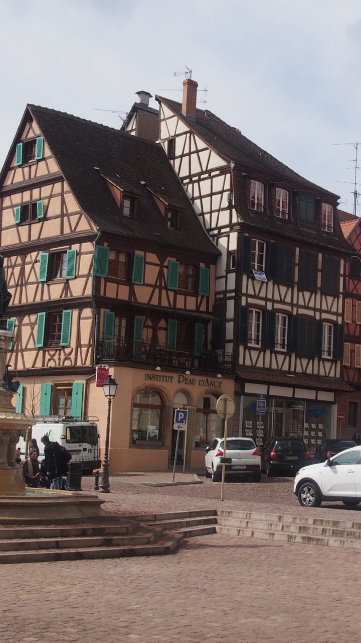 Обои Кольмар, городская площадь, здание, фасад, средневековая архитектура в разрешении 720x1280