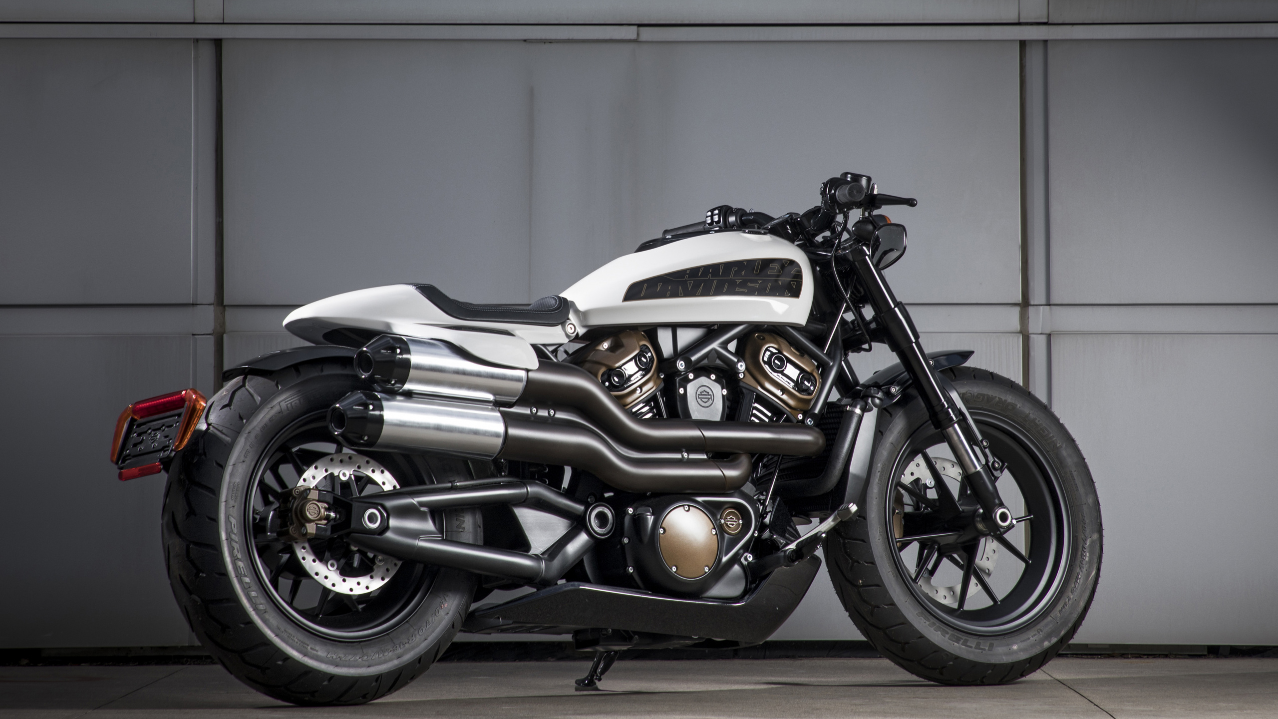 Обои кастомный мотоцикл, мотоцикл, авто, автомобильных выхлопных, выхлопная система в разрешении 2560x1440