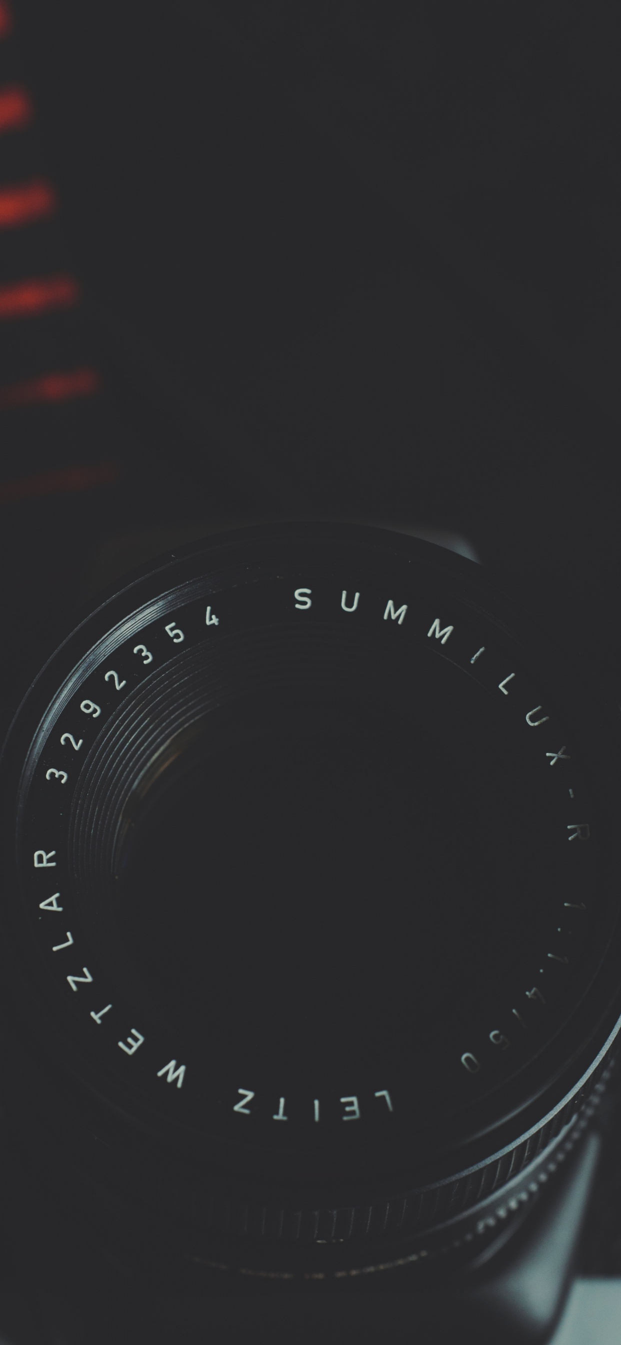 Обои объектив камеры, камера, автомобиль, тахометр, авто в разрешении 1242x2688