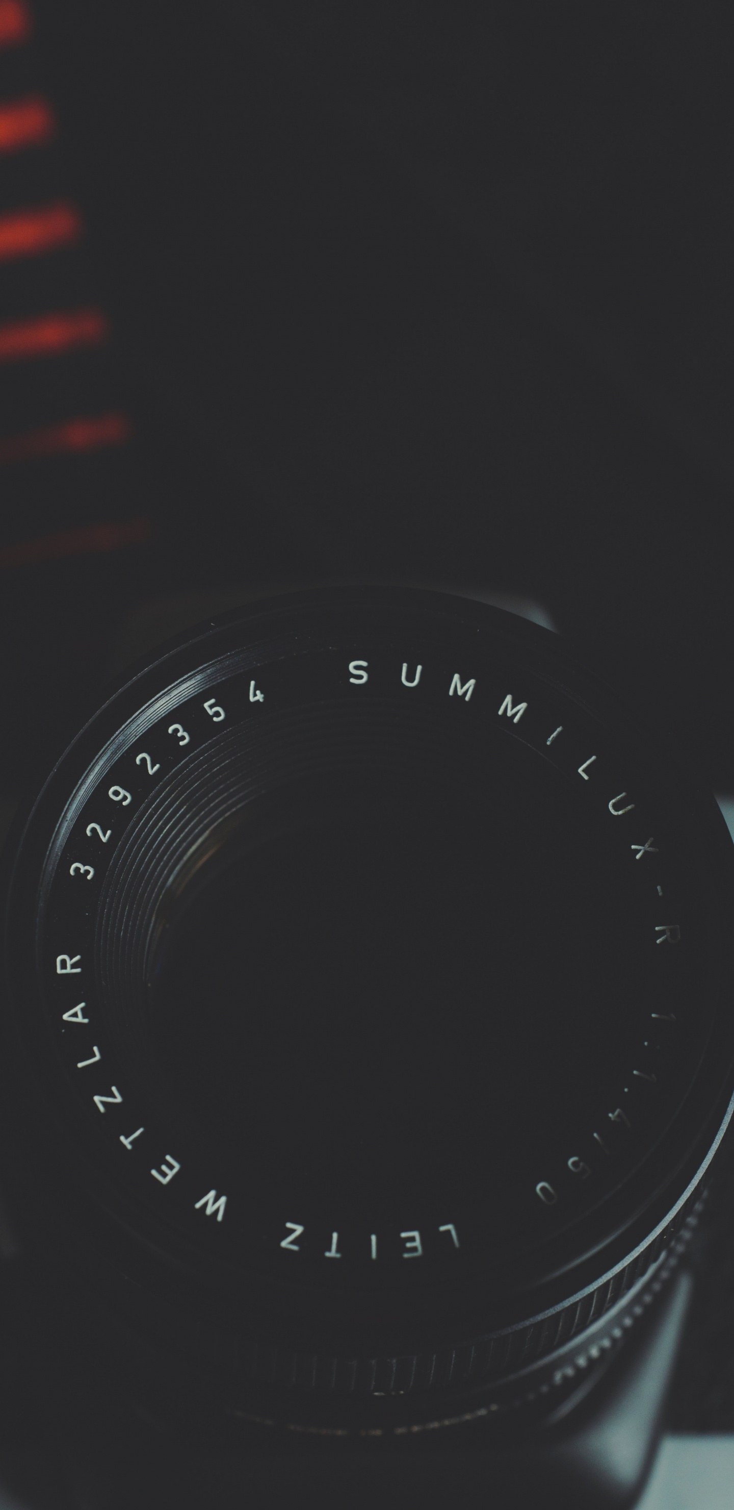 Обои объектив камеры, камера, автомобиль, тахометр, авто в разрешении 1440x2960