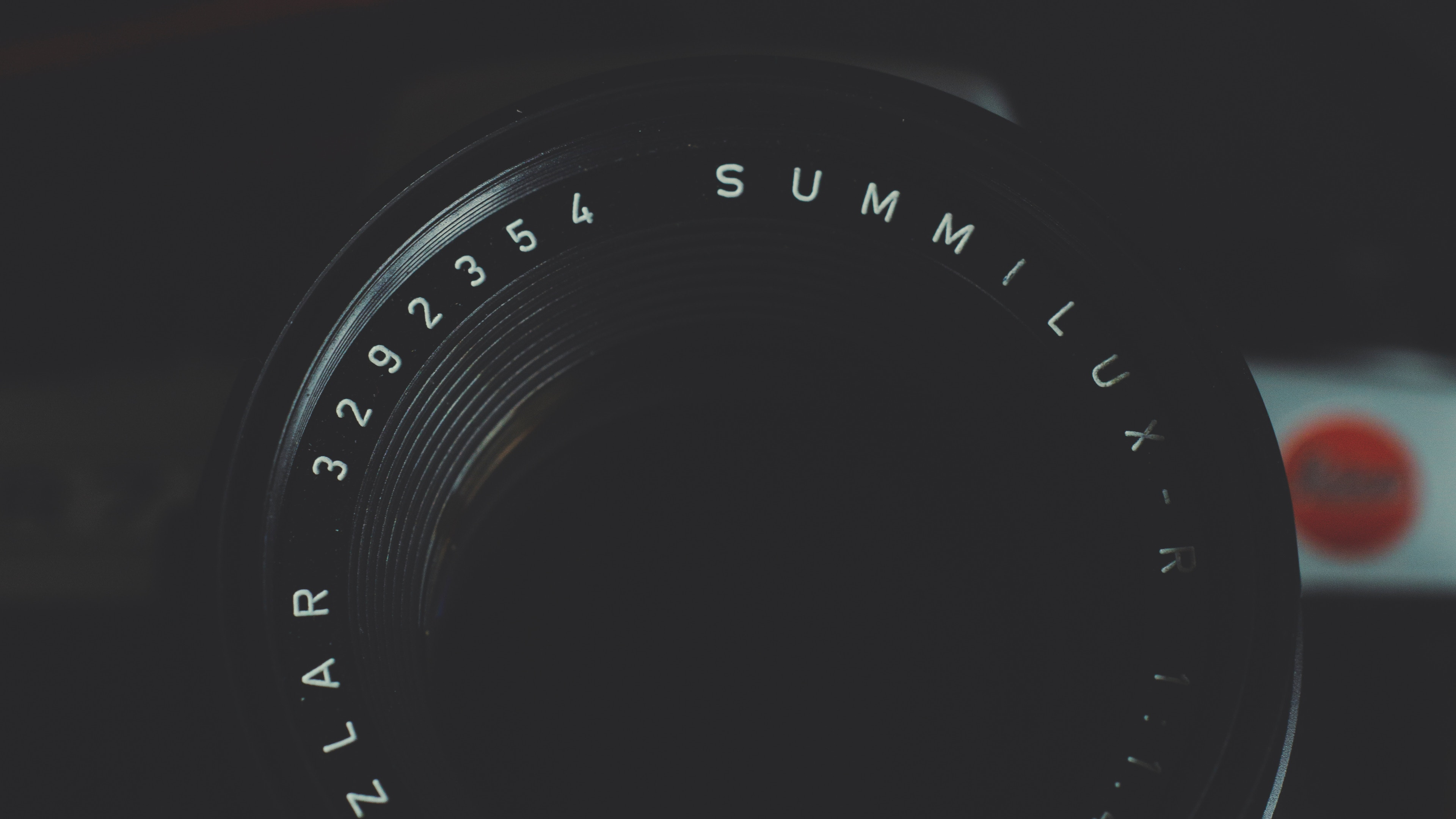 Обои объектив камеры, камера, автомобиль, тахометр, авто в разрешении 3840x2160