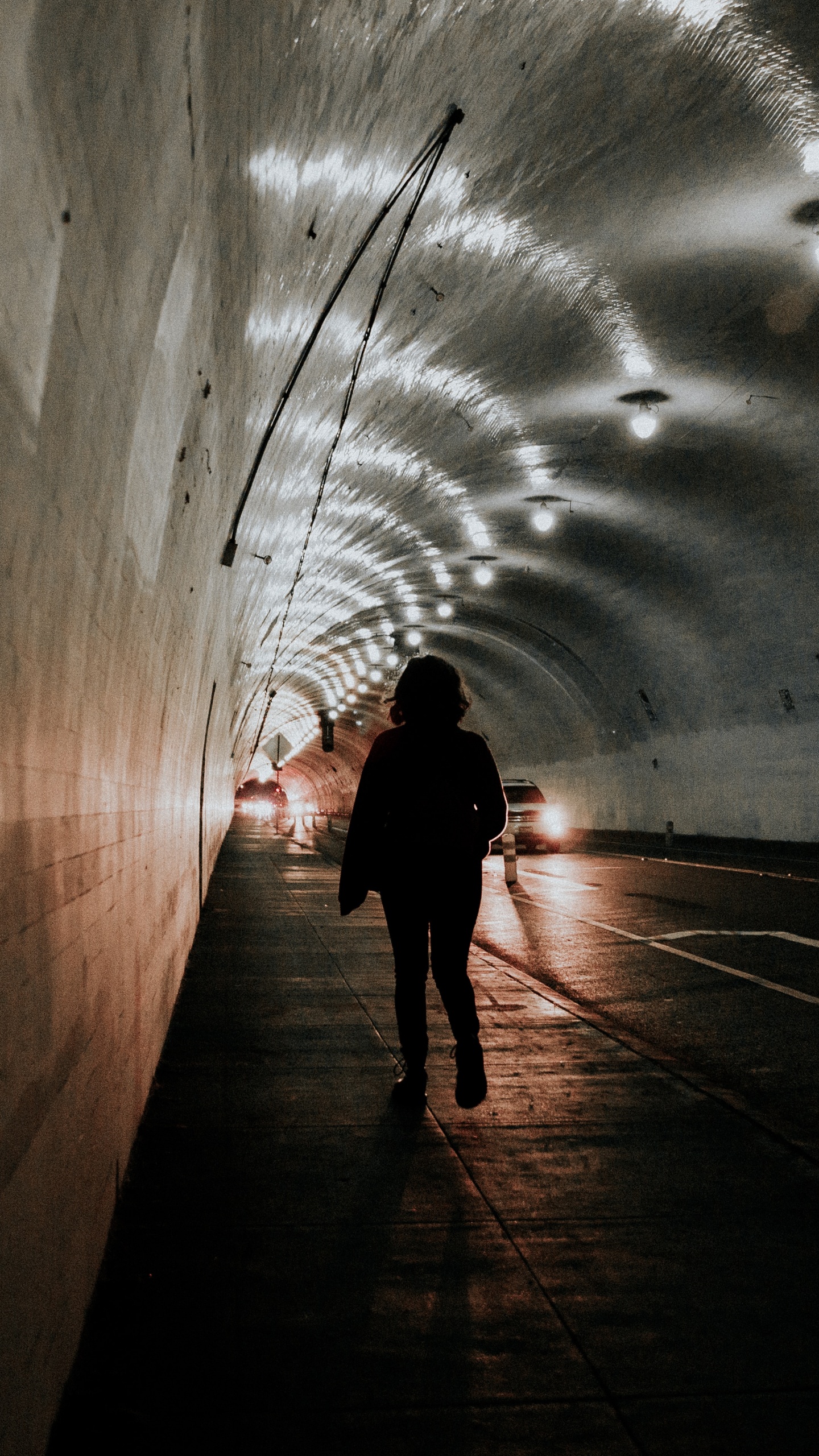 Обои туннель, темнота, свет, инфраструктура, вода в разрешении 1440x2560