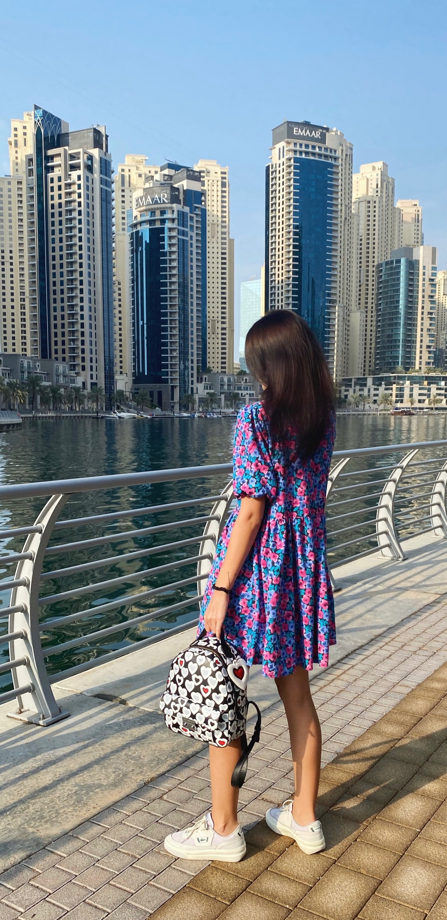 Обои Дубай, городской район, туризм, вода, башня в разрешении 1440x2960