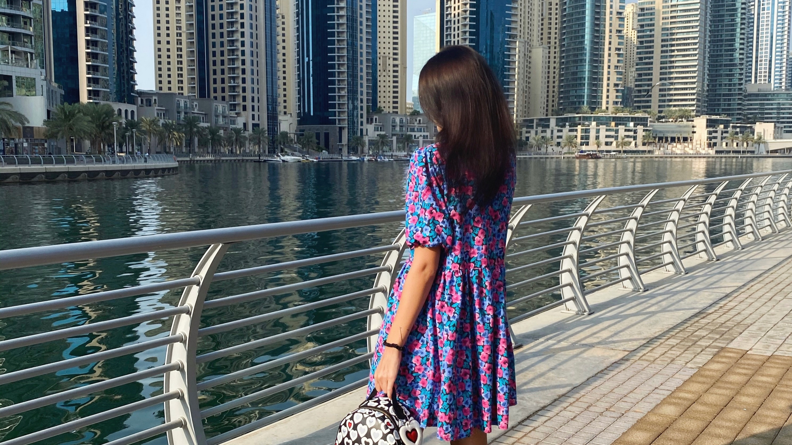 Обои Дубай, городской район, туризм, вода, башня в разрешении 2560x1440