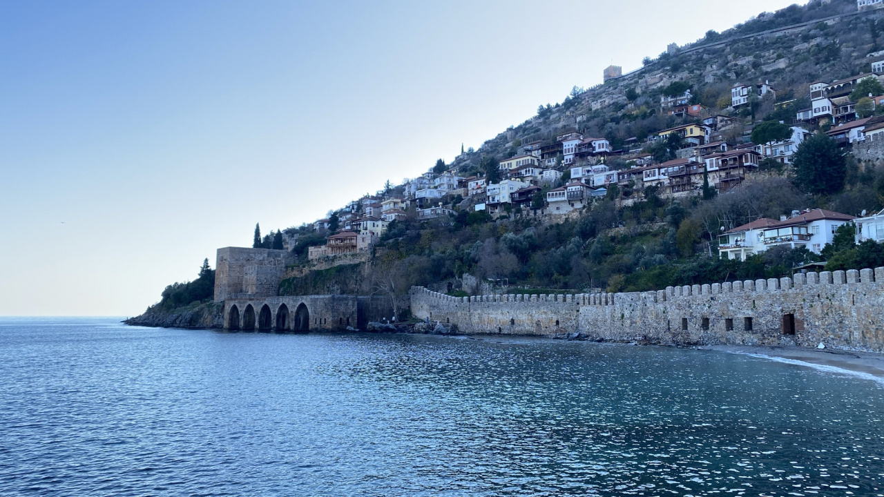 Обои кизилкуле, вода, облако, гидроресурсы, здание в разрешении 1280x720