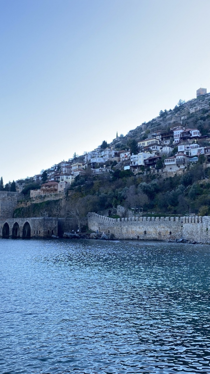 Обои кизилкуле, вода, облако, гидроресурсы, здание в разрешении 720x1280