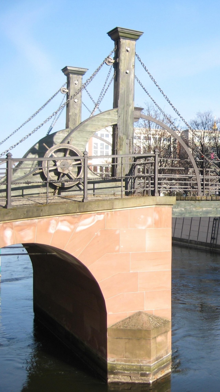 Обои мост, водный путь, вода, канал, подъемный мост в разрешении 720x1280