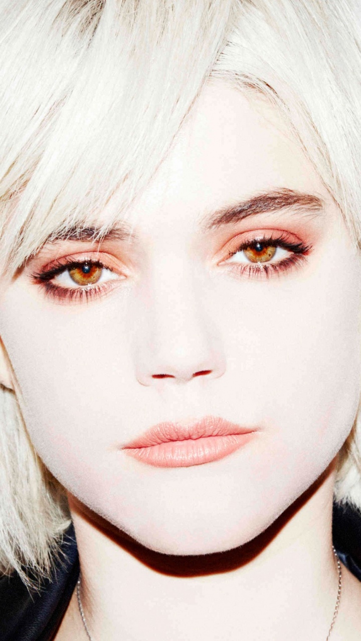Обои Альбом, волосы, лицо, белые, прическа в разрешении 720x1280