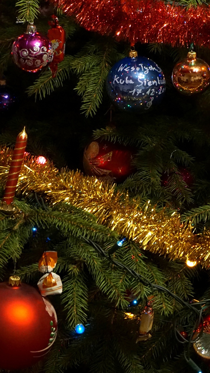 Обои Рождественский день, Рождественские огни, елка, Рождественские украшения, искусственную елку в разрешении 720x1280