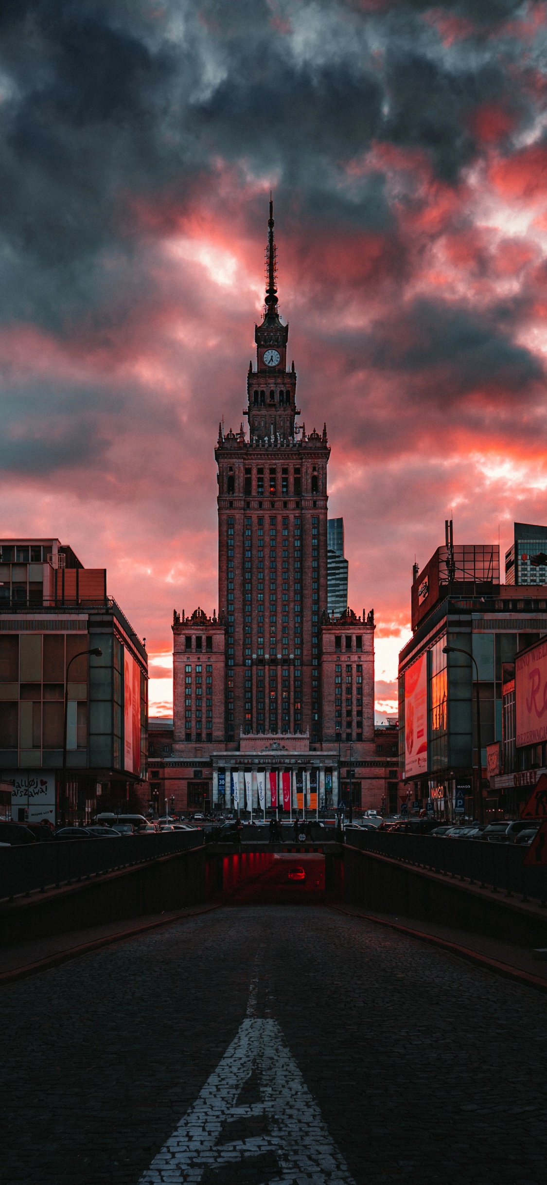 Обои Варшавская университетская библиотека, Дворец культуры и науки, польский язык, облако, атмосфера в разрешении 1125x2436