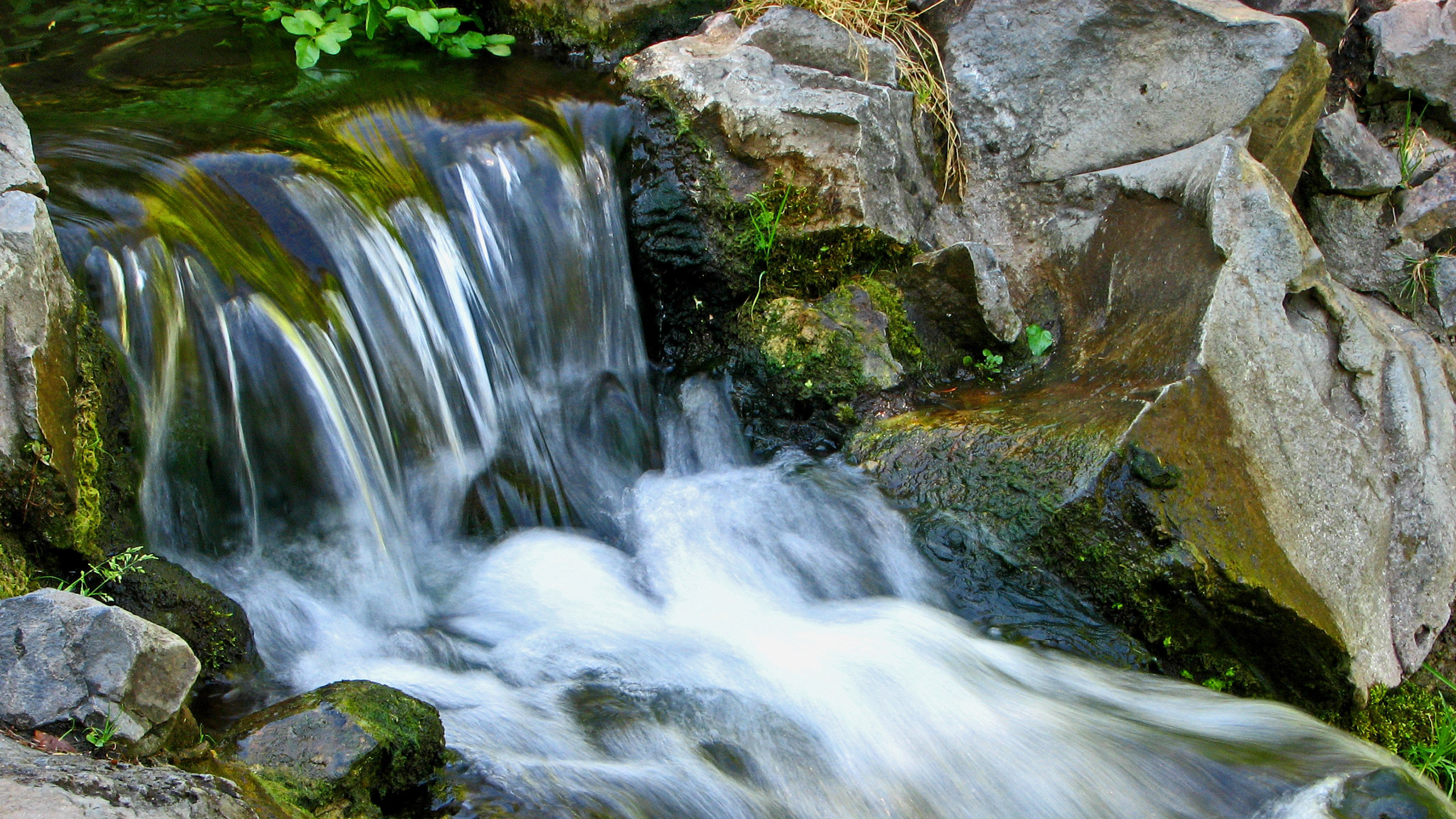 Обои вода, водопад, гидроресурсы, водоем, природа в разрешении 2560x1440