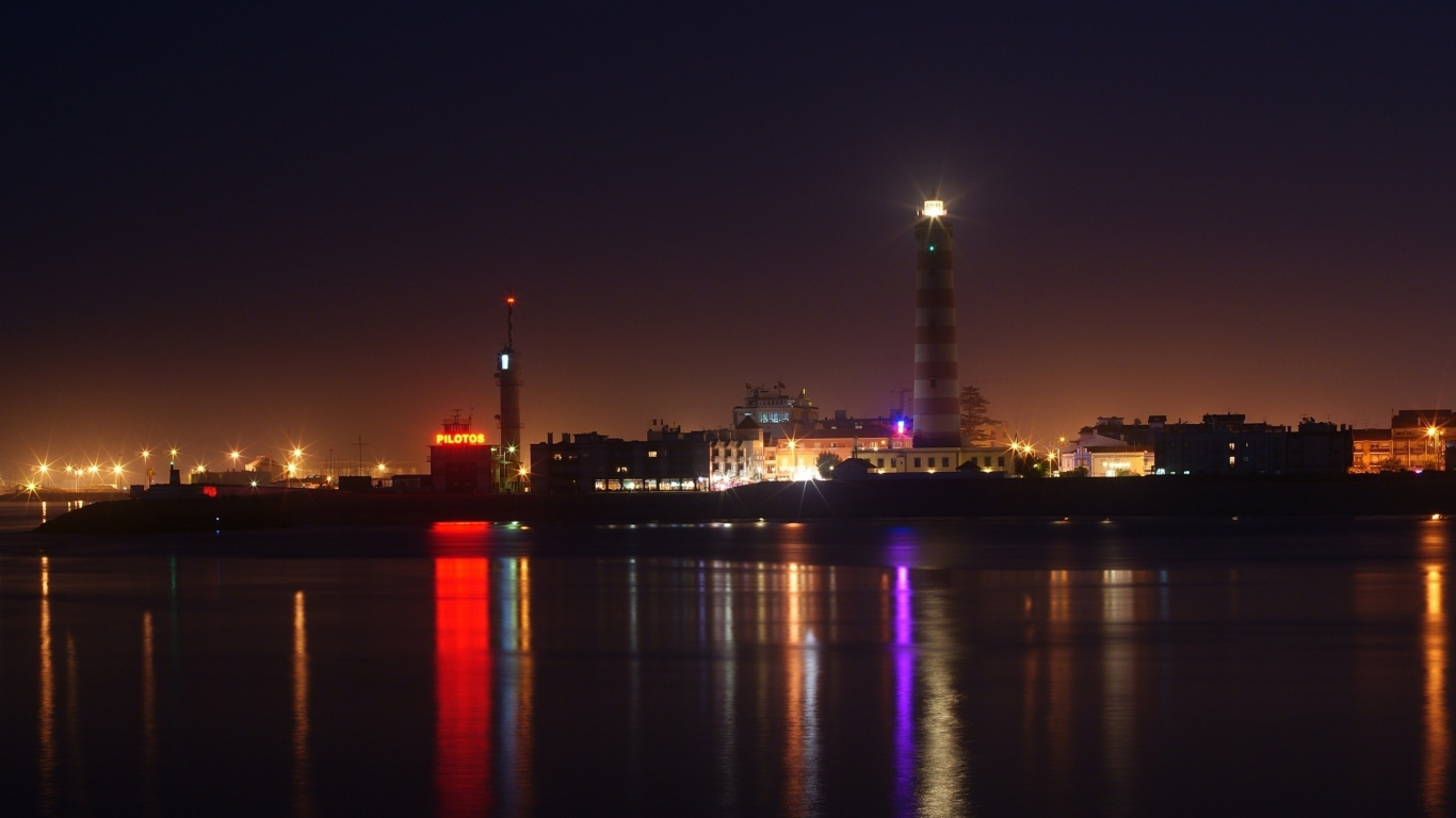Обои ночь, отражение, свет, ориентир, город в разрешении 1366x768