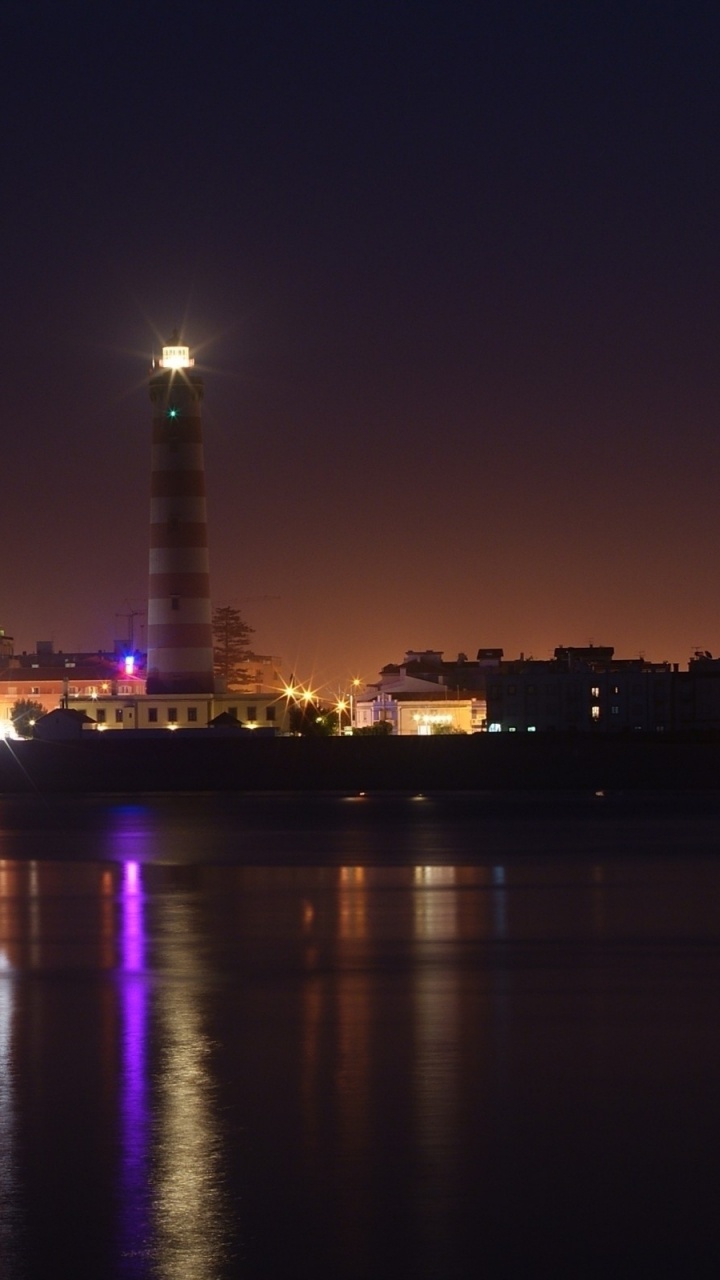 Обои ночь, отражение, свет, ориентир, город в разрешении 720x1280