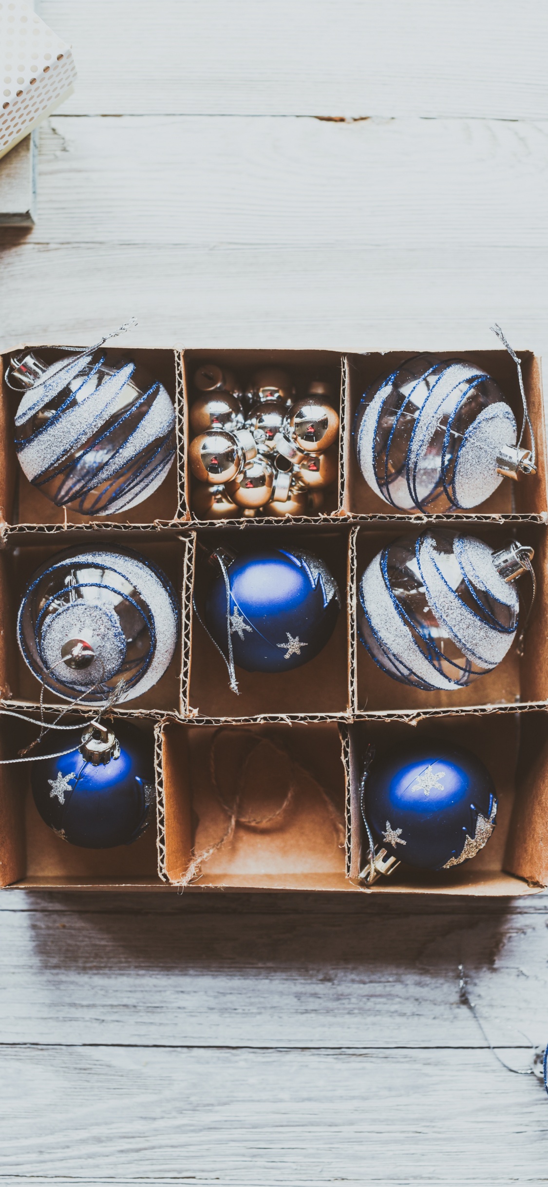 Обои модный аксессуар, металл, Рождественский день, apple, Новый год в разрешении 1125x2436