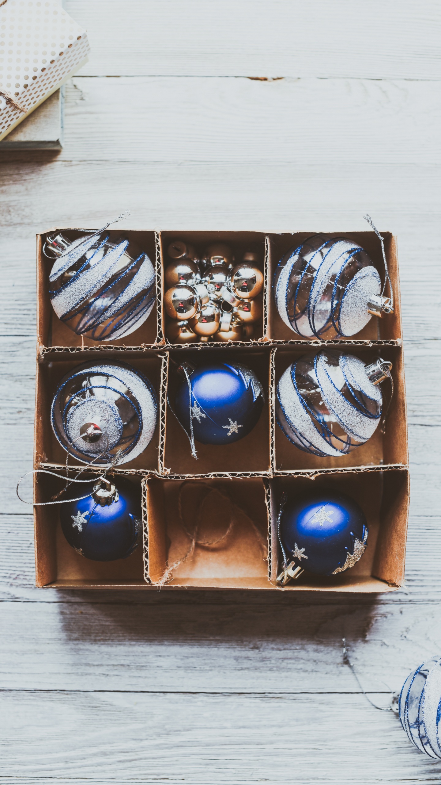 Обои модный аксессуар, металл, Рождественский день, apple, Новый год в разрешении 1440x2560